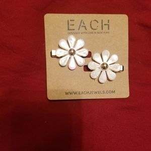 Each Perfectly Pearl Flower Barrettes